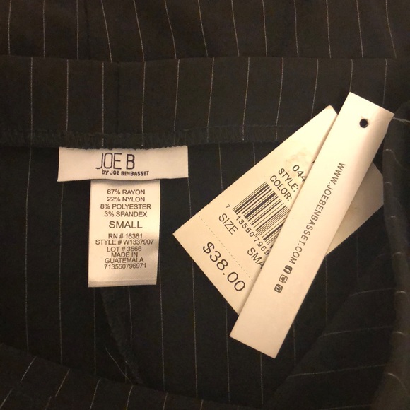 Pinstripe • Pencil skirt • lace hem - Picture 5 of 5